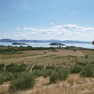 Castelonchio | Lakeside Villa for 6 with Pool by Tuoro sul Trasimeno