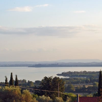 Castelonchio | Lakeside Villa for 6 with Pool by Tuoro sul Trasimeno