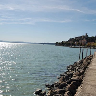 Castelonchio | Lakeside Villa for 6 with Pool by Tuoro sul Trasimeno