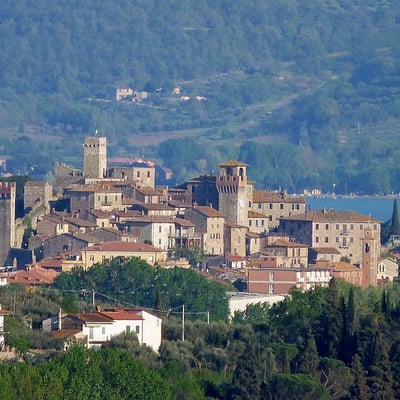 Castelonchio | Lakeside Villa for 6 with Pool by Tuoro sul Trasimeno