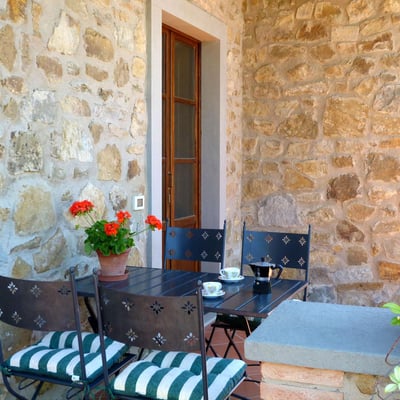Castelonchio | Lakeside Villa for 6 with Pool by Tuoro sul Trasimeno