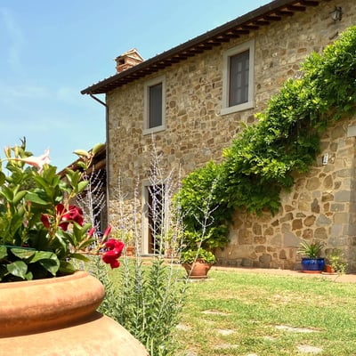 Castelonchio | Lakeside Villa for 6 with Pool by Tuoro sul Trasimeno