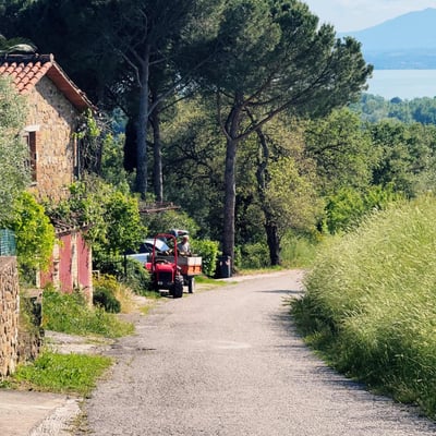 Castelonchio | Lakeside Villa for 6 with Pool by Tuoro sul Trasimeno