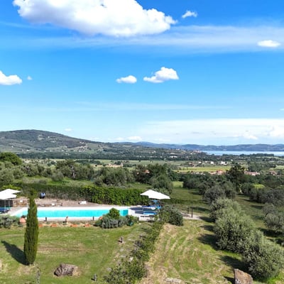Castelonchio | Lakeside Villa for 6 with Pool by Tuoro sul Trasimeno