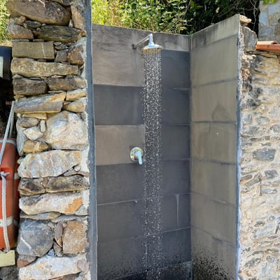 Casa Guelfi's outdoor shower