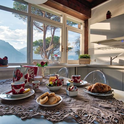 Archimede | Modernist villa with Pool and Jacuzzi on Lake Como