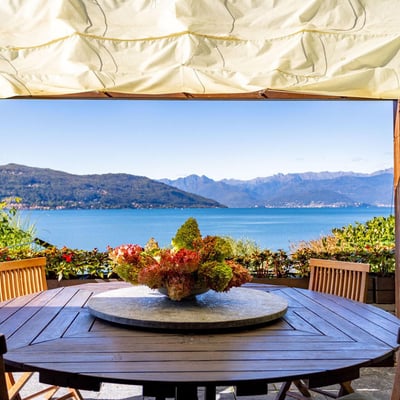 Ispirata | Modernist villa with a private beach on Lake Maggiore