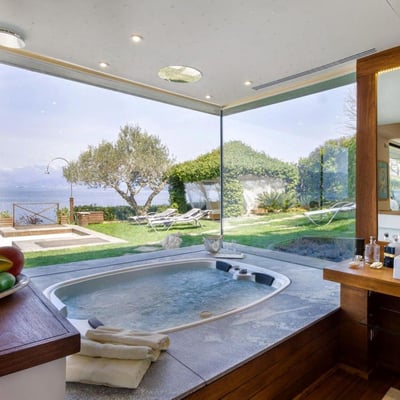 Ispirata | Modernist villa with a private beach on Lake Maggiore