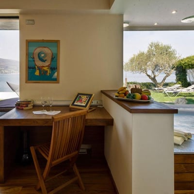 Ispirata | Modernist villa with a private beach on Lake Maggiore