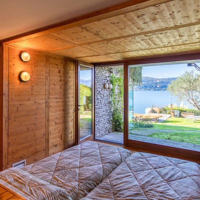 Ispirata | Modernist villa with a private beach on Lake Maggiore