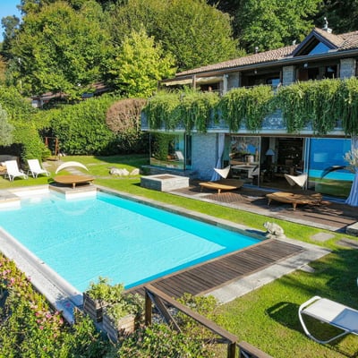 Ispirata | Modernist villa with a private beach on Lake Maggiore