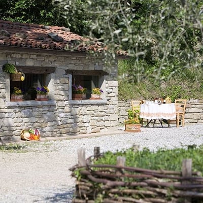 Torretta | Villa and Pool by village in Emilia-Romagna