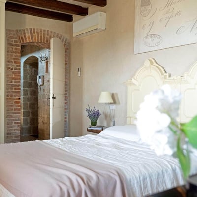 Rocca | An elegant villa for 6 close to a village
