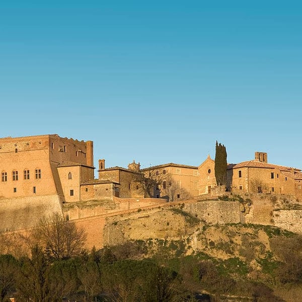 The hill towns of the Val d'Orcia are all within easy reach