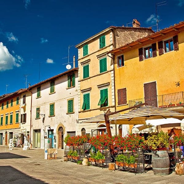 The hill towns and wineries of Chianti are within easy reach