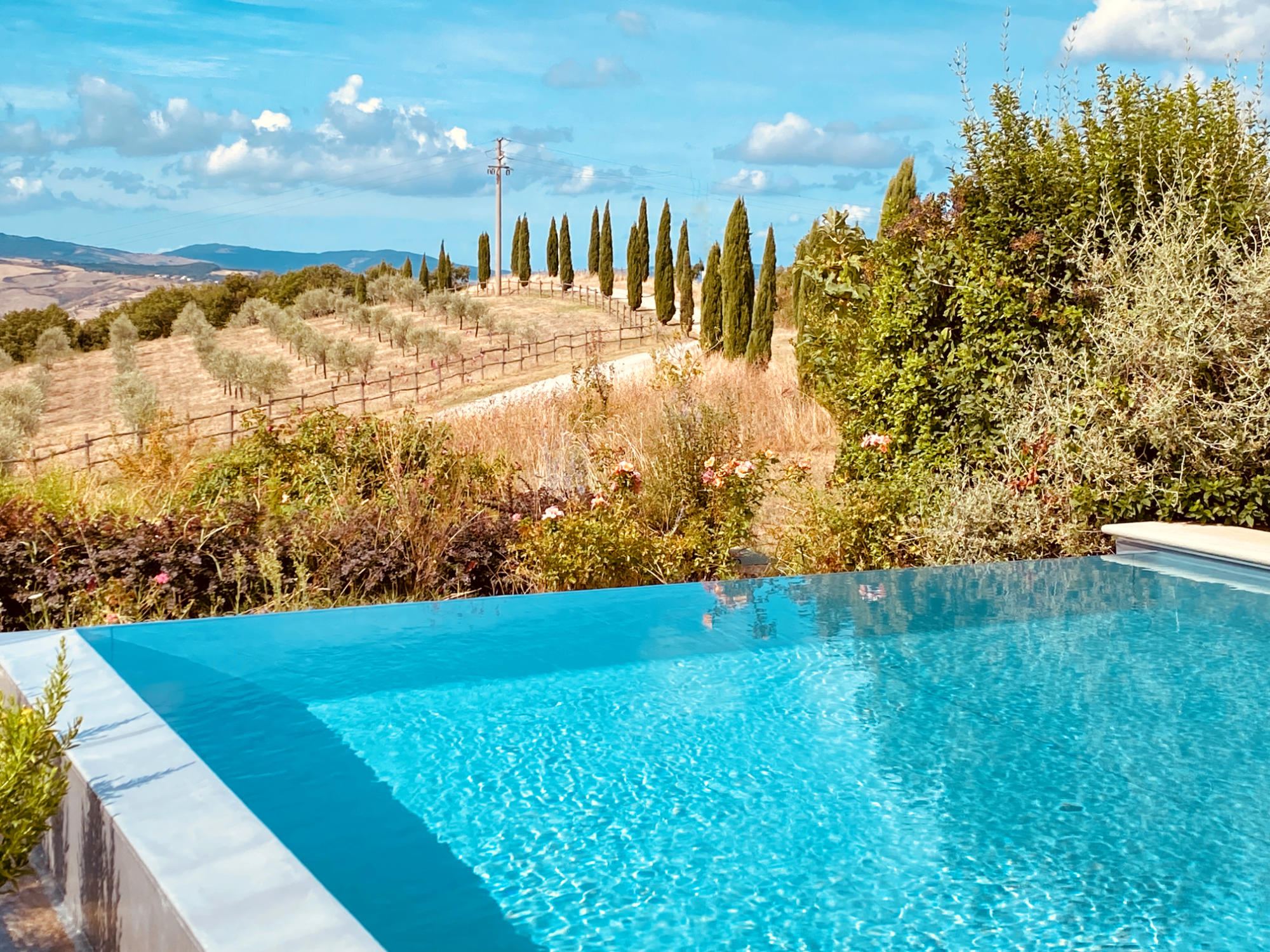 This beautiful pool at Casa del Pastore has fabulous views across the Val d'Orcia towards Mont'Amiata casadelpastore-poolandview