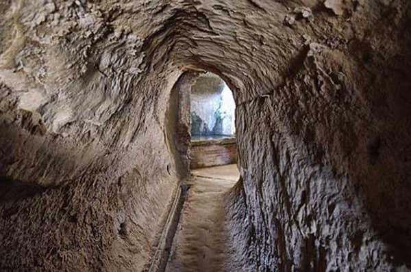 The tunnels are carved into the rock below Siena bottini-tunnels
