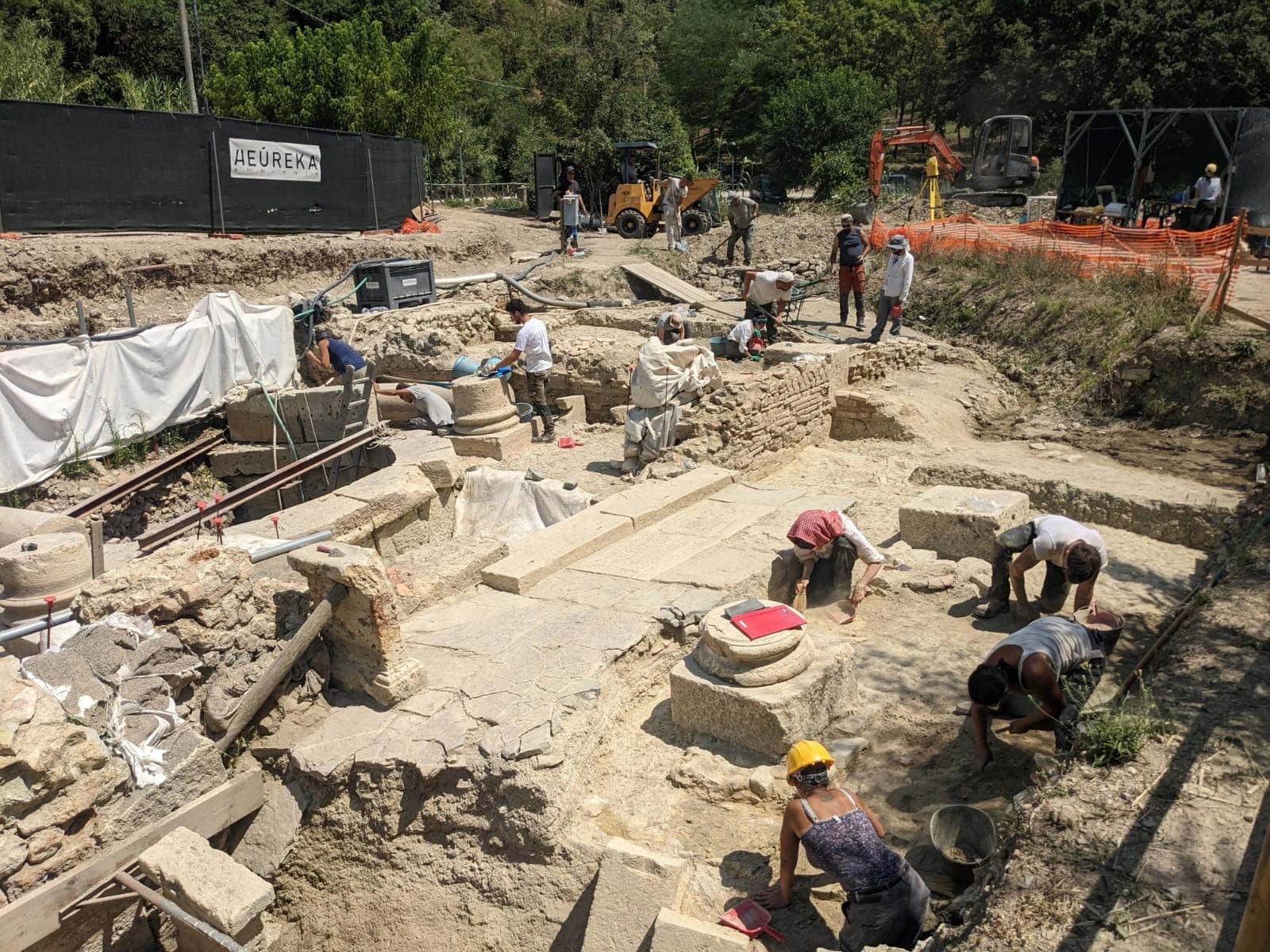 The archeological team working on the site of the ancient baths santuario-san-casciano-statue-20