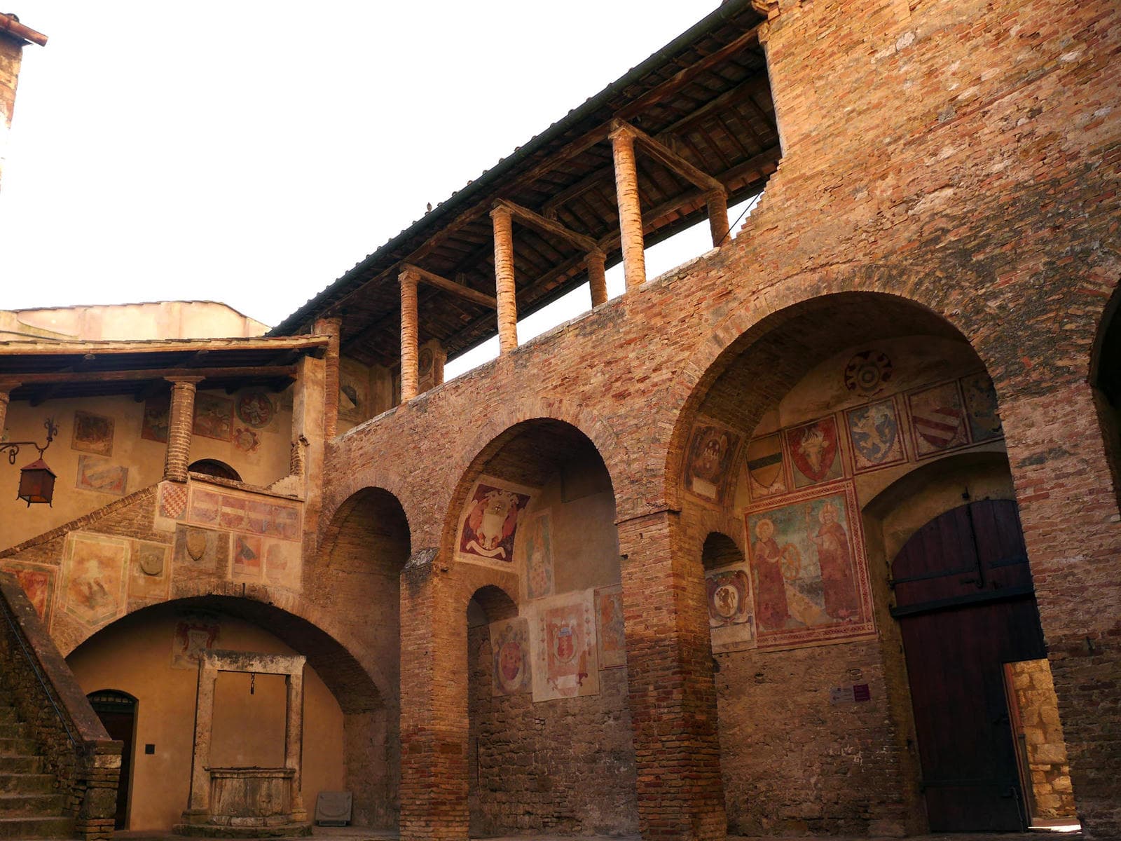 Entrance to the Palazzo Comunale, Pinacoteca and the Torre Grossa palazzo-podesta-sangim