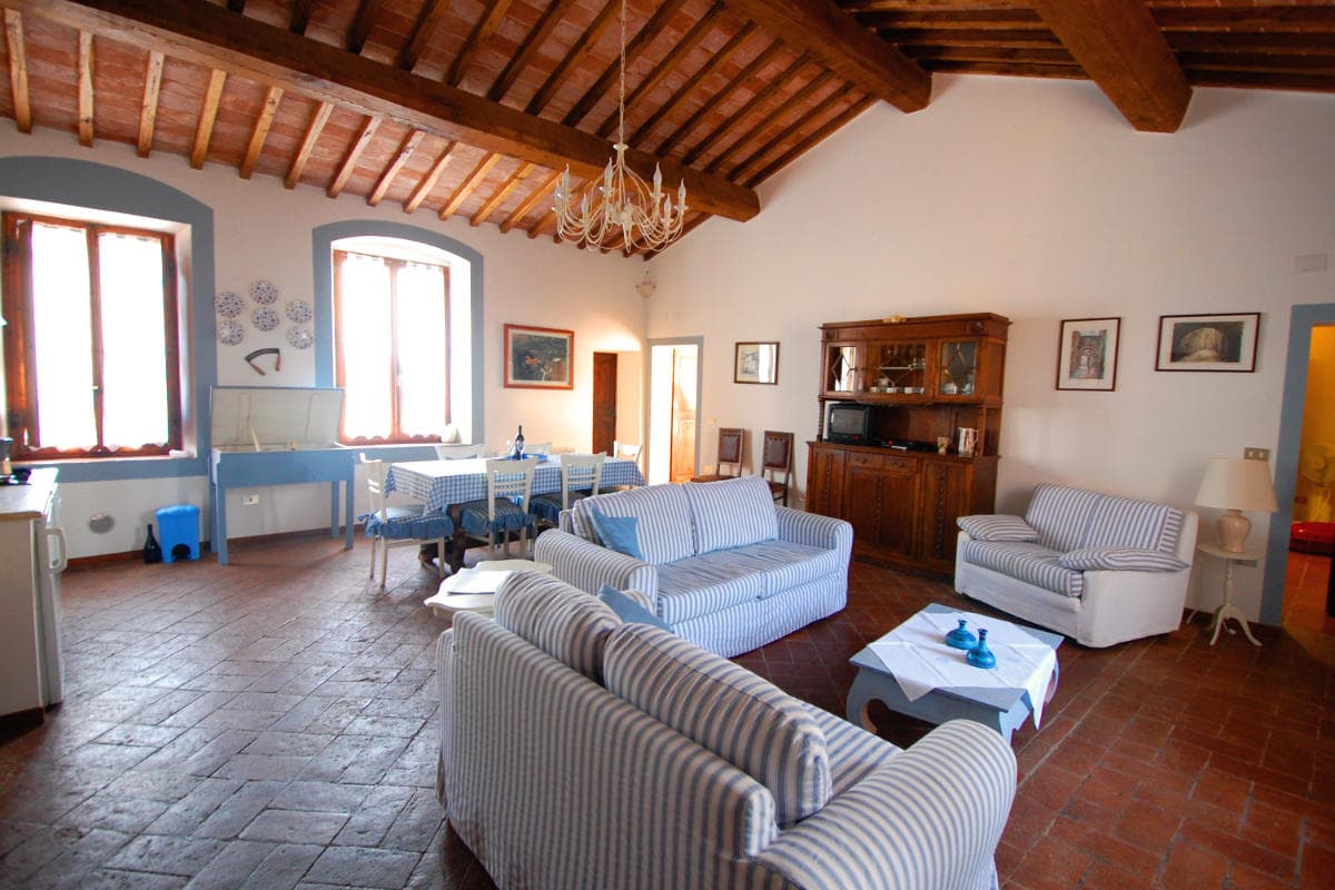 The living room of Pinolo is lovely and spacious Casole-delsa-Pinolo_04