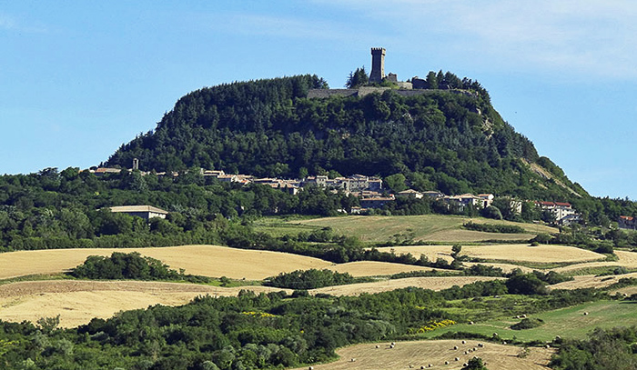A bandit''s fortress, all about defense, this town is visible from afar, high on its rocky spur. radicofanisi
