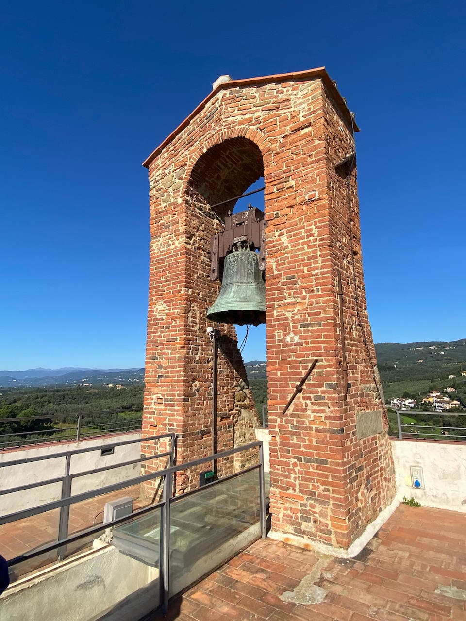 You just have to hope they don't decide to ring the bell while you're up the tower! bell-in-tower-vinci