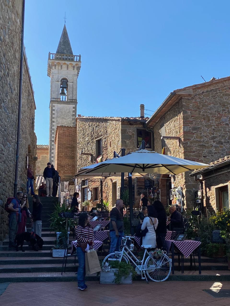There is a cafe just outside the entrance to the museum vinci-museum-entrance