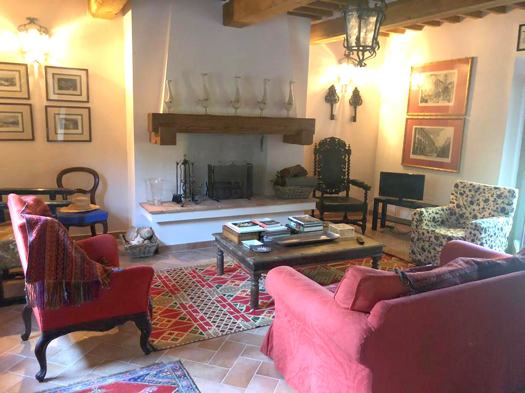 villa-di-mezzo-living