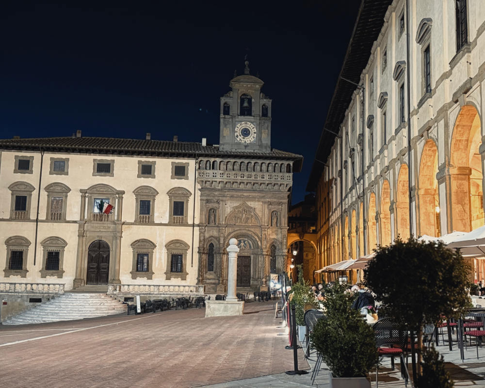 Piazza Grande in Arezzo by night 01arezzonotte