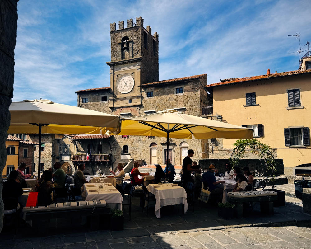 Shops, restaurants, cafes and general jolliness in Cortona 01cortona02