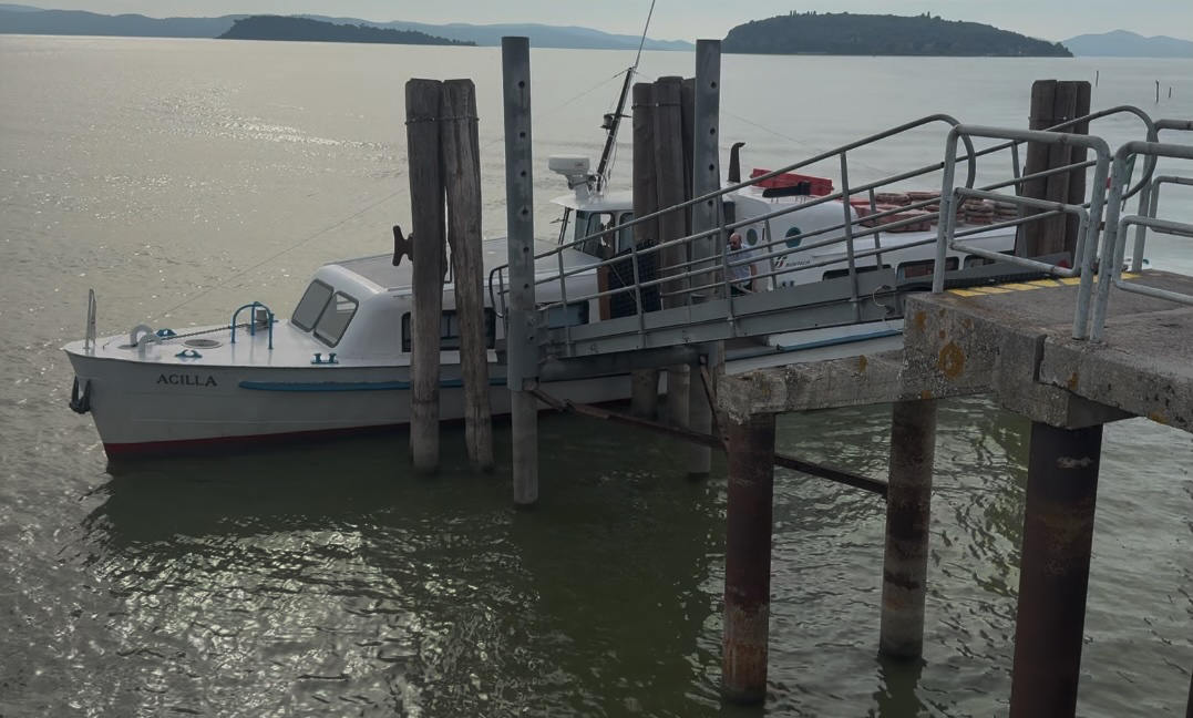 The dinky ferry that will take you to Isola Maggiore 01ferry-isola-maggiore