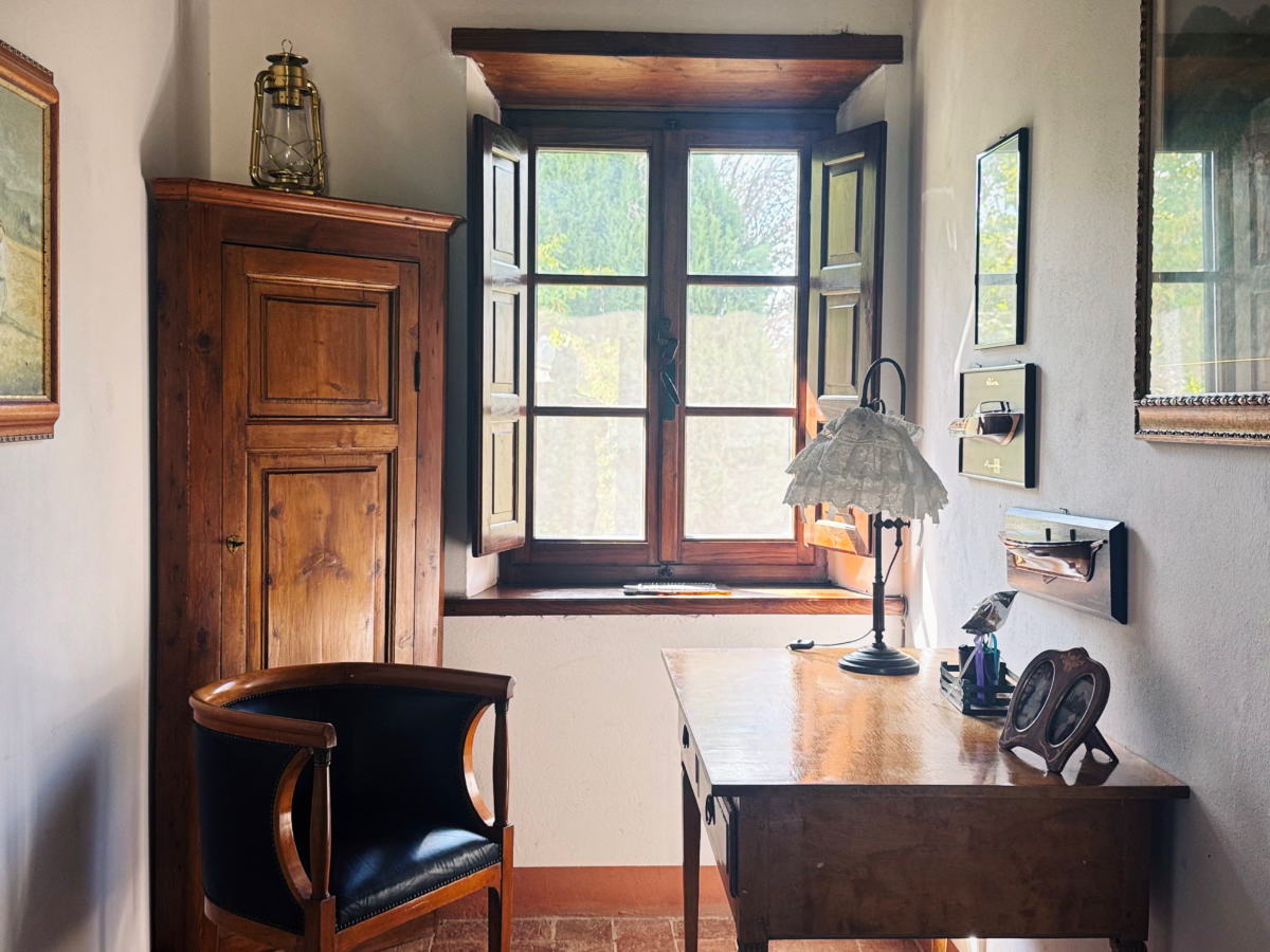 A quiet spot to do some work docciole12