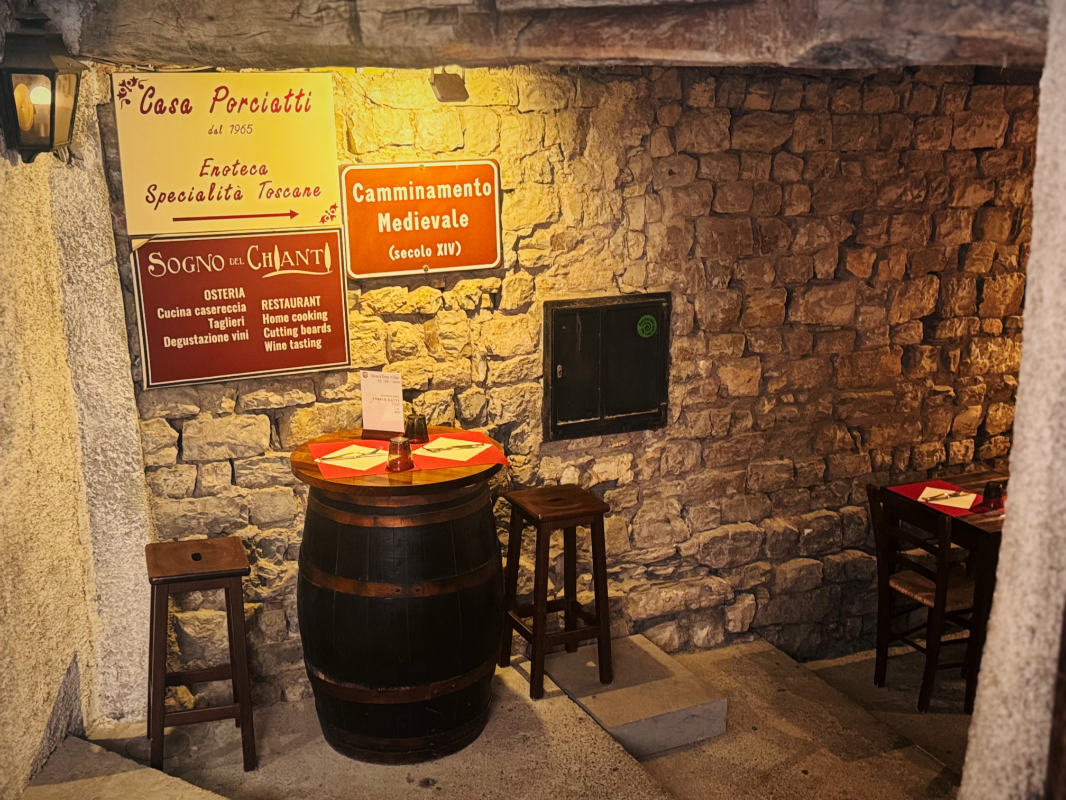 The turning into the covered alleyway in Radda radda-porciatti