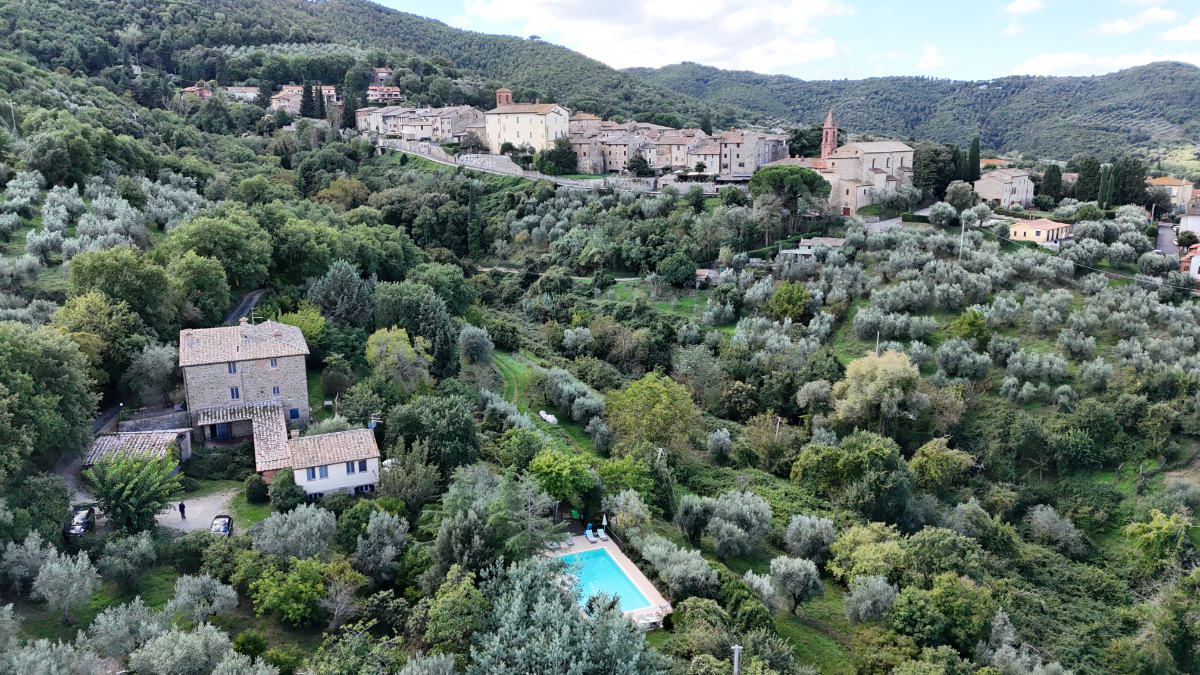 The apartments in Podere Vocabolo really are very close to the village vocabolo8